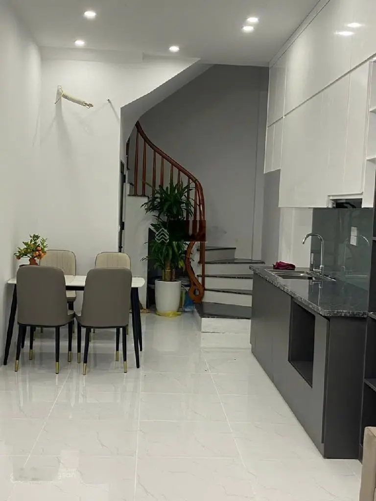 Bán nhà Lê Hồng Phong 5 tầng ô tô qua nhà ngõ thông 8,3 tỷ