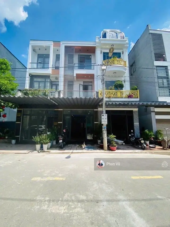 Nhà 3 lầu gần Thủ Đức, Bigc Dĩ An, Làng Đại Học. 4.7 tỷ. LH: 0909.290.286
