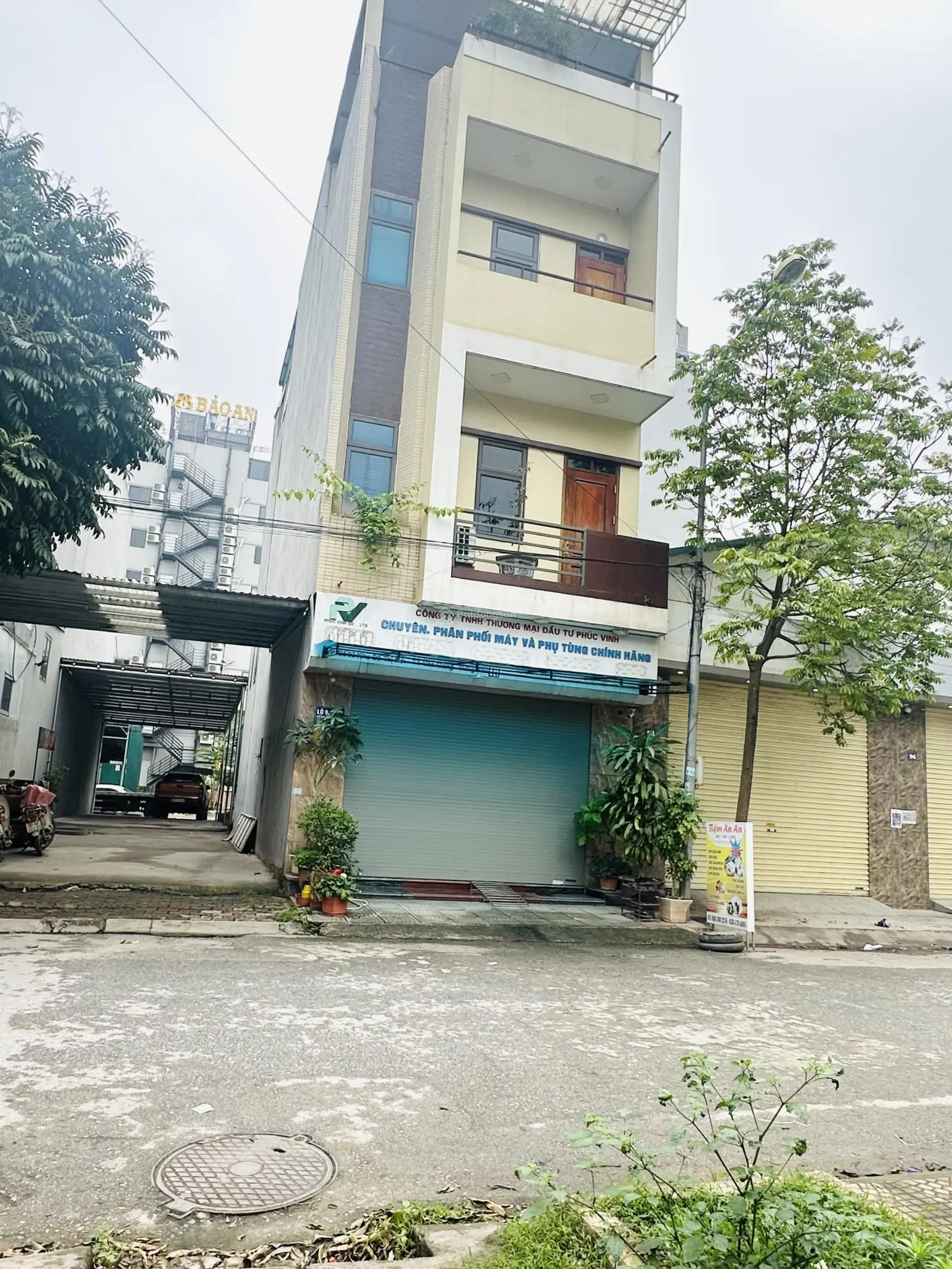 BÁN ĐẤT TẶNG NHÀ TẠI VÒNG XUYẾN VĂN GIANG KHU 4,3ha, 70m mặt tiền 5 có sẵn nhà 3 tầng giá 15x/m