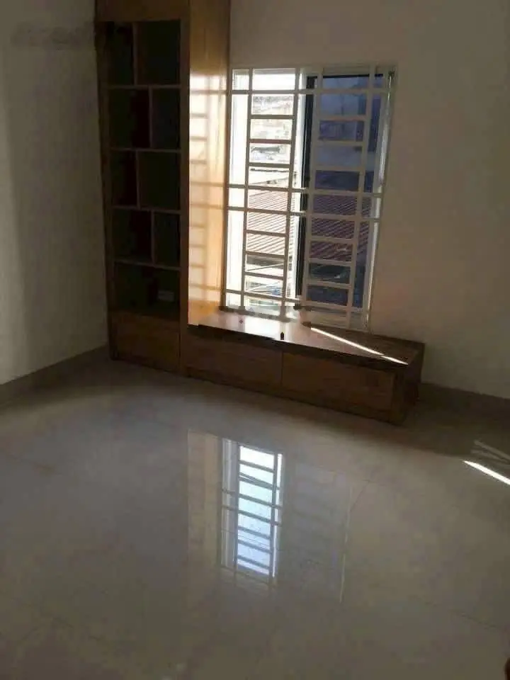 Chủ gửi căn nhà ngay trung tâm Q9 DT 45m2 SHR nằm ngay đường Lê Văn Việt hẻm xe hơi KDC đông đúc