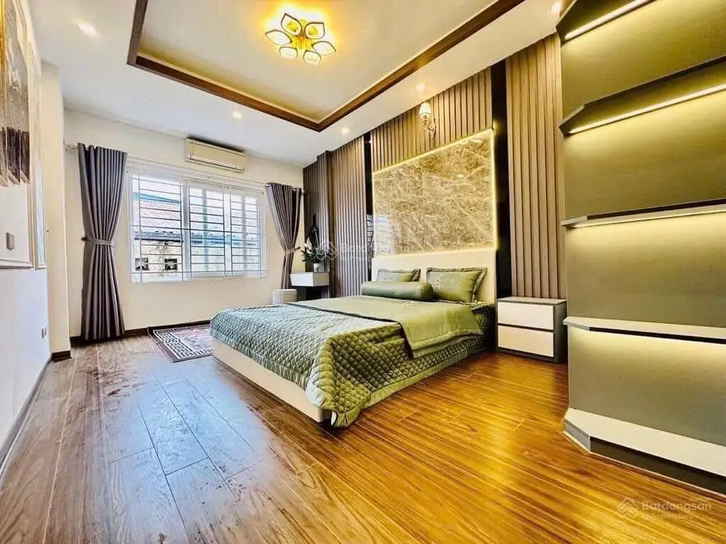 Bán Nhà Đông Ngạc 50m -5 Tầng , Gara Ô Tô , Kinh Doanh , Dân Xây Ngõ Thông , Sát Phố , 3 Thoáng