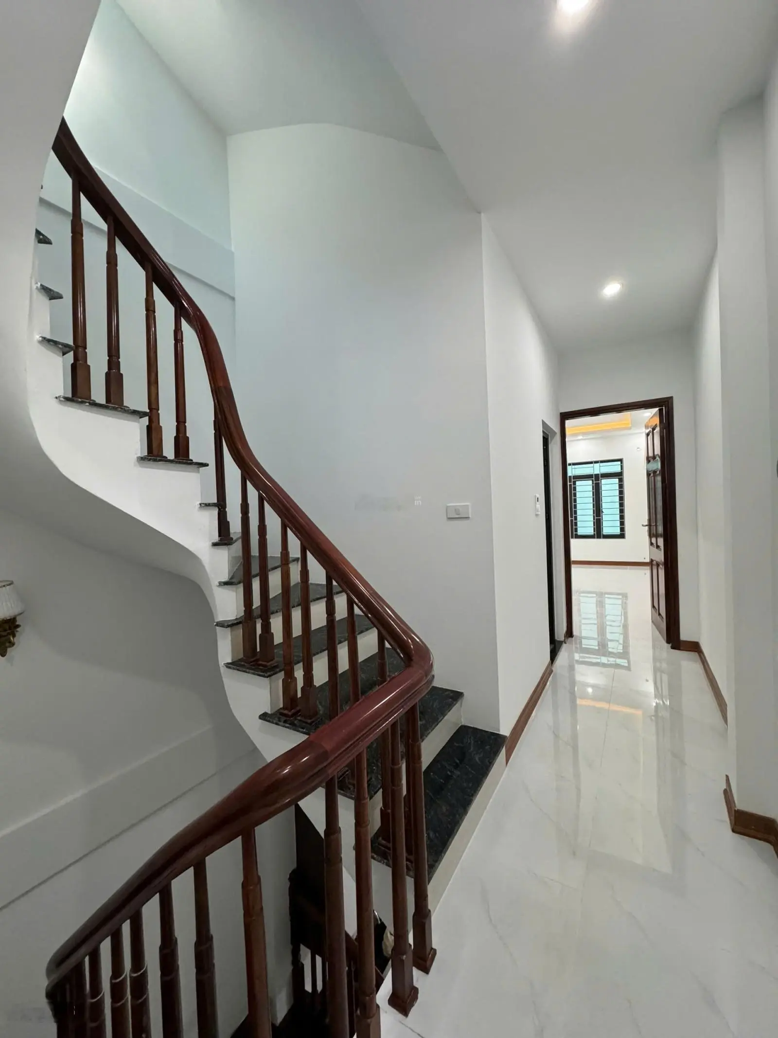 Bán nhà Yên Nghĩa 35m2 5 tầng lô góc đẹp full nội thất đến ở luôn ngõ rộng thoáng. Chỉ nhỉnh 3tỷ