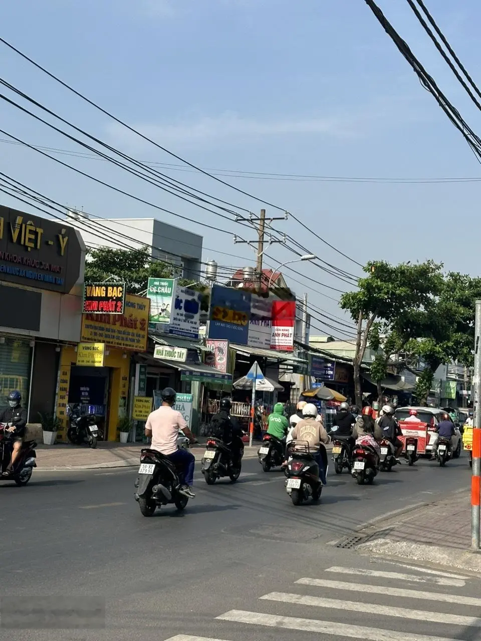 MT Hoàng Hữu Nam, ngang 18m dài 30m giá chỉ 55 tỷ TL, và 1 số căn cùng trục đường đang cần bán!