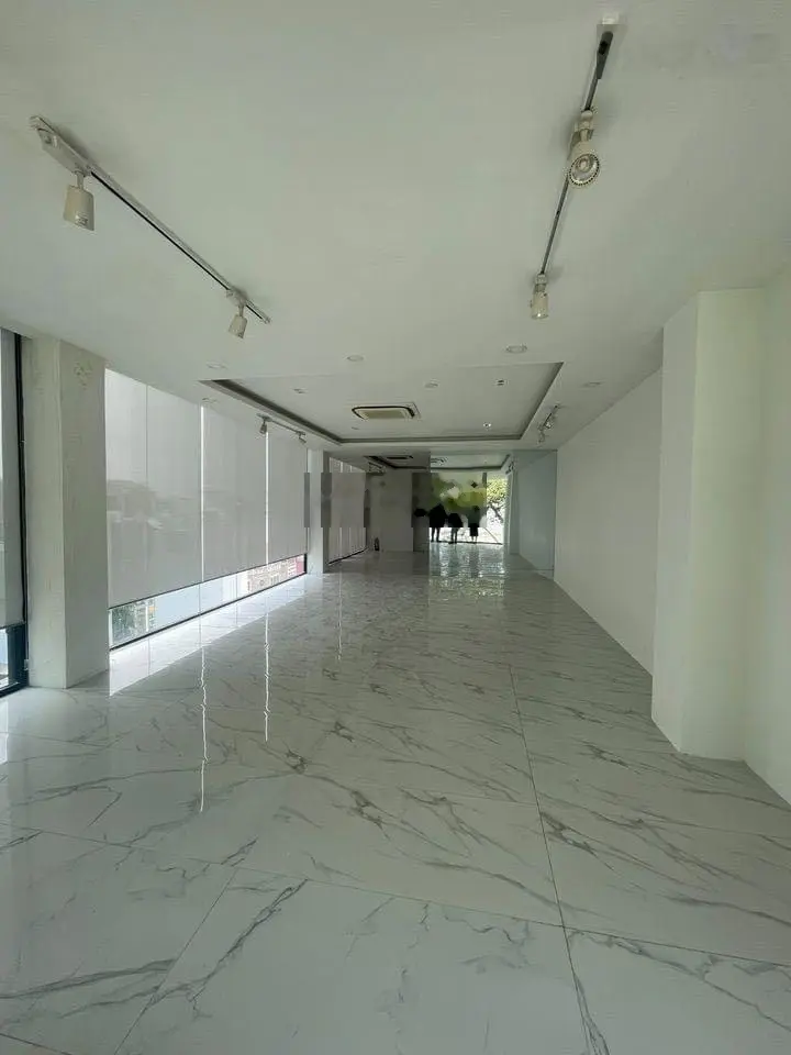 Tạo dòng tiền 50tr/tháng Bán nhà MT Nguyễn Thị Minh Khai, Q3 - Giá 9 tỷ 1 / 5,5m x 18m. Sổ sẵn