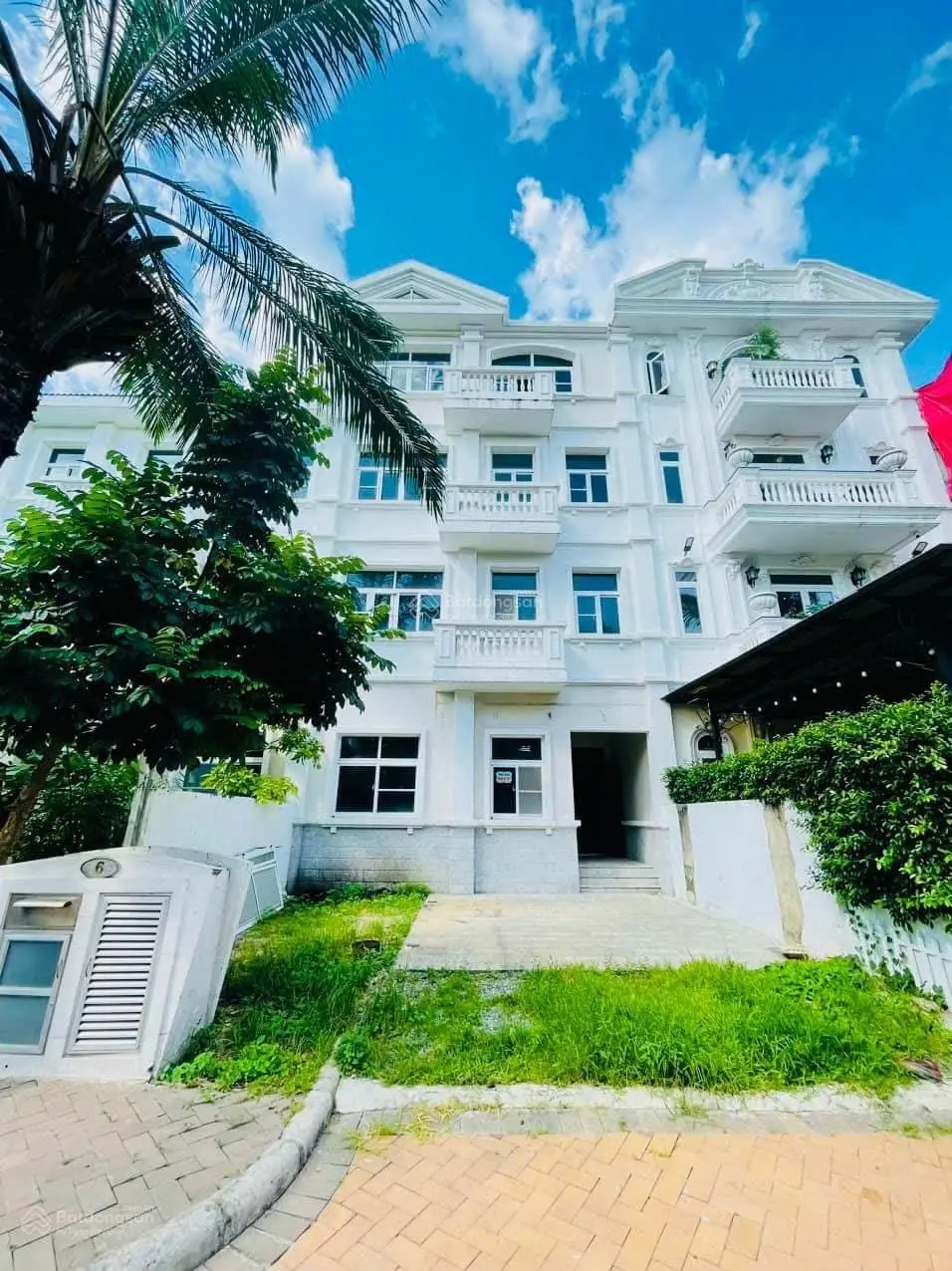 Cần bán căn biệt thự Chateau khu compound vip nhất Phú Mỹ Hưng, sổ hồng riêng, công chứng nhanh