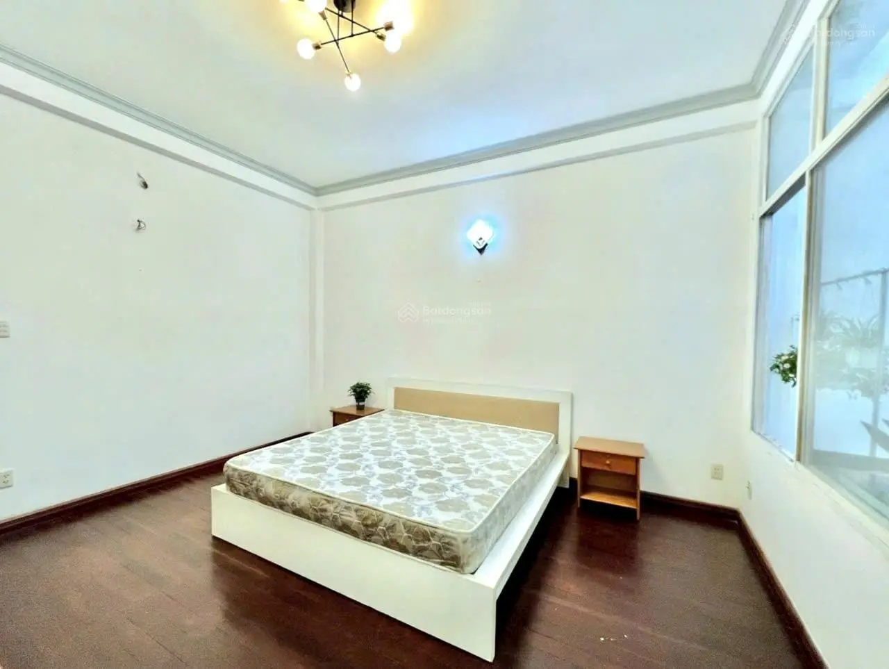 Bán nhà phân lô - ngã 4 Hàng Xanh P.26 BT- hẻm 8m sát mặt tiền - 4 tầng 7PN - Cho thuê 40tr/tháng
