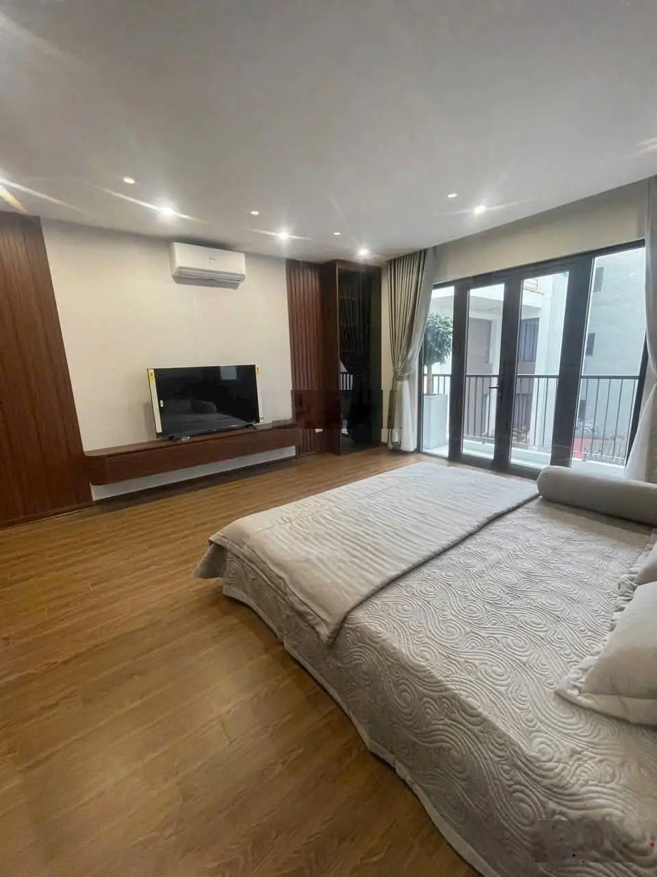 Siêu phẩm ngọc thụy,65m, 4 ngủ,thang máy ,,gara 2 ô tô,nội thất sang sịn,chỉ 17.5 tỷ