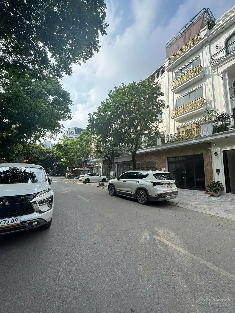 Phân lô vỉa hè kđt văn phú oto tránh gara thang máy kinh doanh đỉnh giá 24
