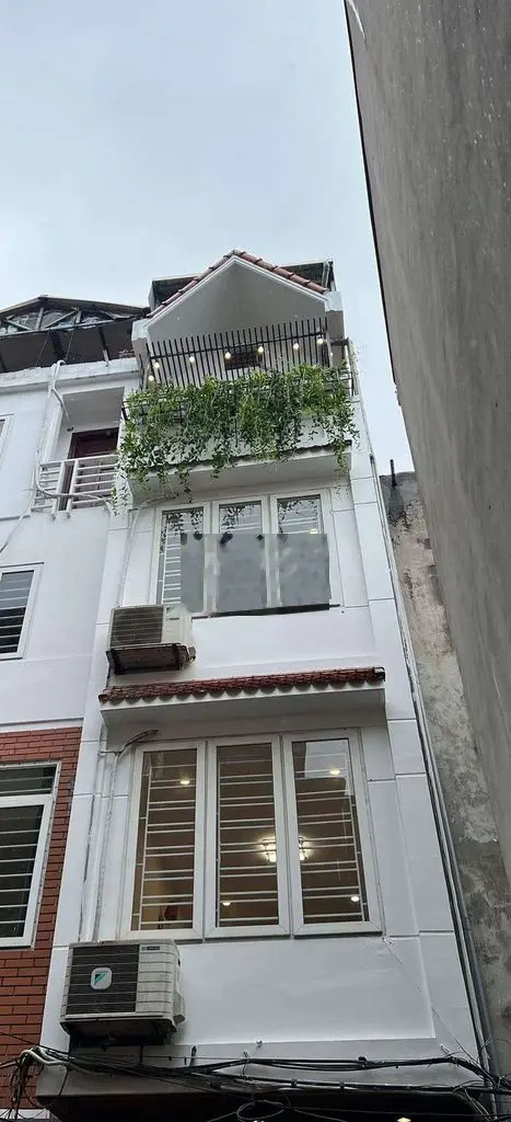 Bán nhà đẹp 5 tầng chắc chắn thoáng gần ô tô Minh Khai HBT nhỉnh 4 tỷ