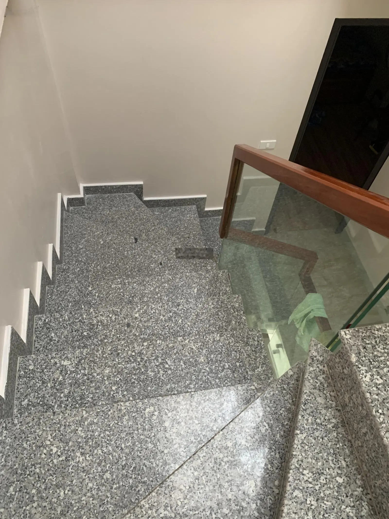 11 ty Nhà 5 tầng, gara oto rộng, 4 phòng ngủ 47m2, xây kiên cố