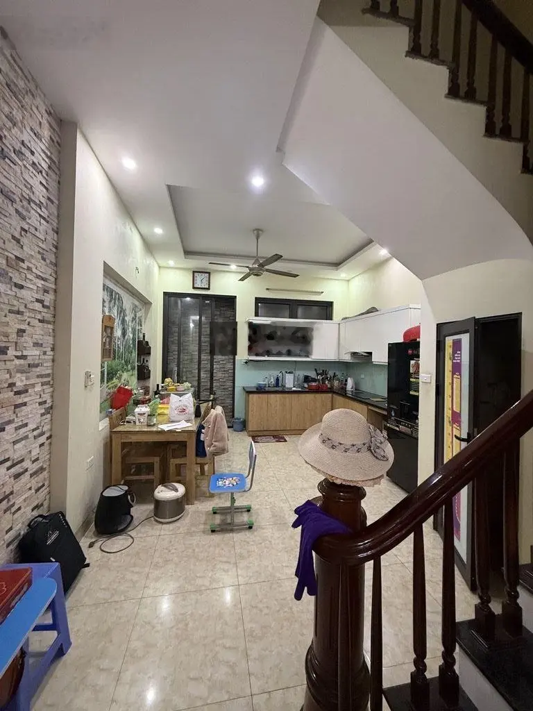 Bán nhà Dân xây 50m2 ngay chân cầu Vĩnh Tuy,đối diện Aeon Long Biên.Ô tô nhỏ đỗ cửa giá nhỉnh 7 tỷ
