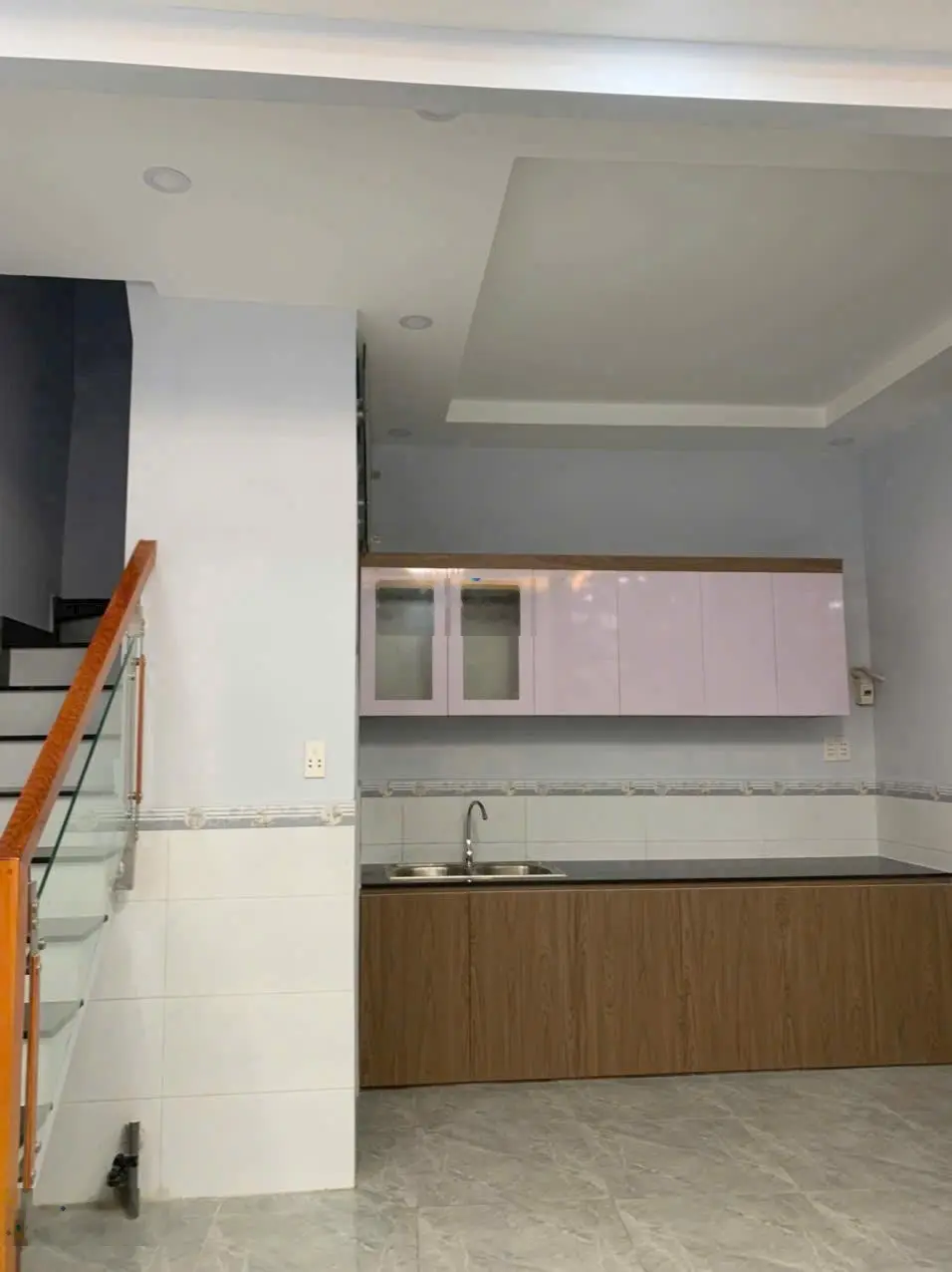 Nhà Trần Xuân Soạn DT: 6x4,5m trệt lầu 2 PN 2 WC 2 ban công hẻm thông thoáng, giá 2 tỷ 5 TL