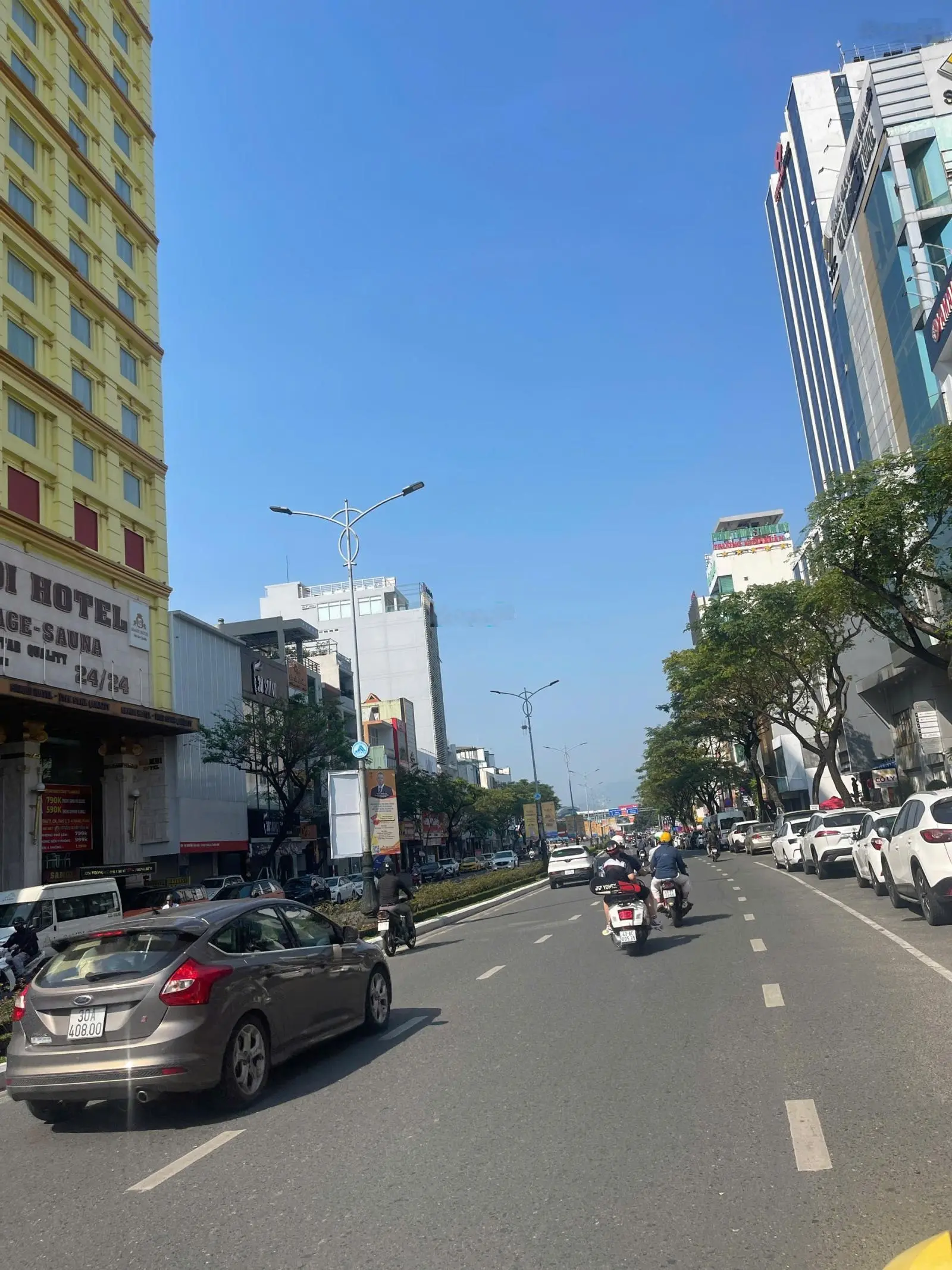 Bán Nhà 3 tầng mặt tiền Nguyễn Văn Linh Giá cực rẻ 22 Tỷ