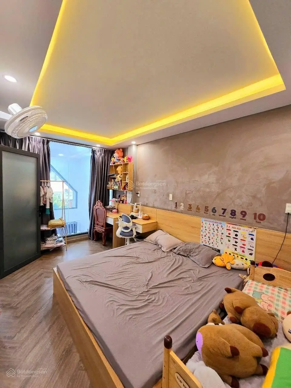 Bán gấp nhà trục đường Lã Xuân Oai Q9. DT: 4mx13m. Kết cấu: 2 tầng full nội thất giá bán: 3,6 tỷ