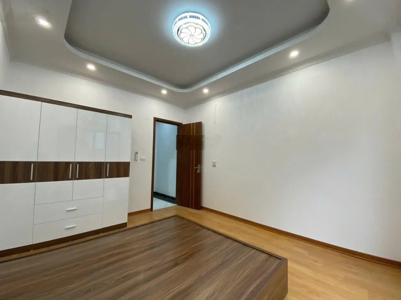 Bán nhà Nhân Trạch, Phú Lương 45m2, 5 tầng, 6 phòng ngủ, full nội thất giá 5, x tỷ hỗ trợ ngân hàng