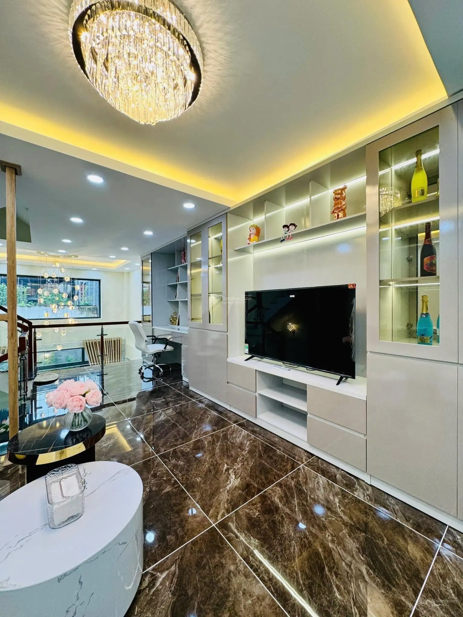 Bán nhà 4 tầng 5PN 5WC, 39m2 chỉ 2tỷ350 Phạm Ngọc Thạch, P6, Q3. Gần Dinh Độc Lập. Sẵn sổ, hẻm 6m.