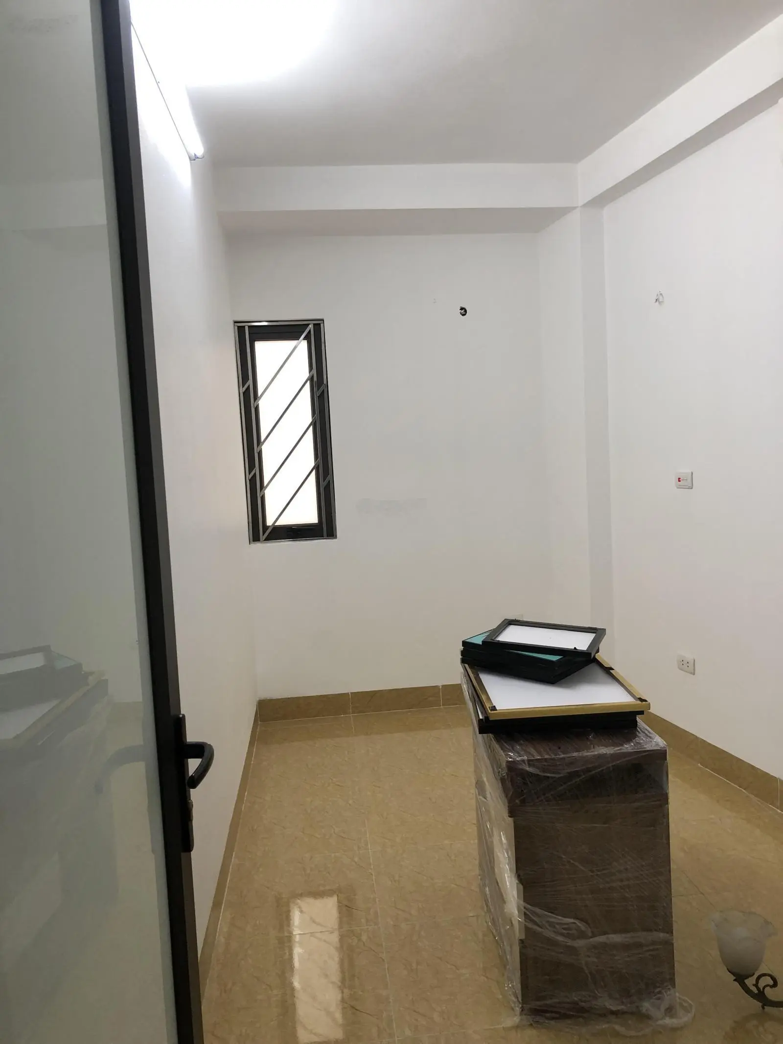 Bán gấp nhà riêng 6 PN, 4 WC tại Đường Tự Khoát cách oto 50m, Dt 40m2, Mặt tiền rộng, nở hậu