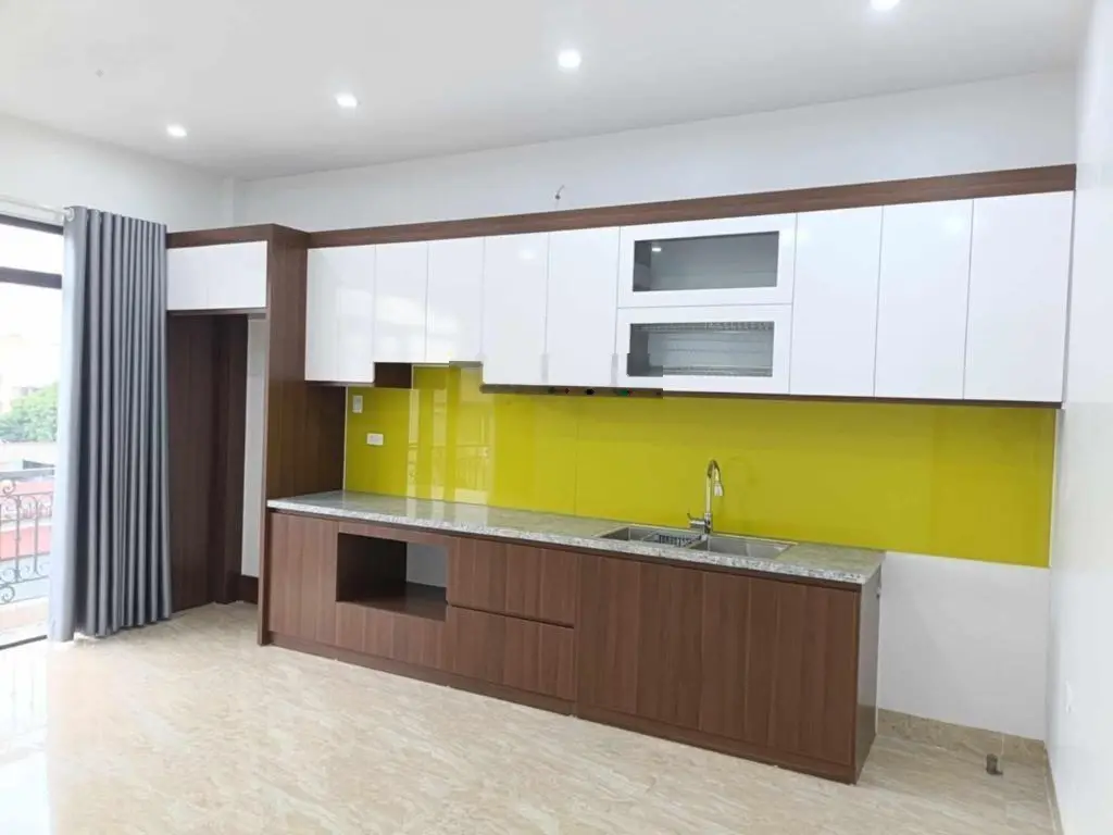Nhà mặt phố Thanh Đàm - mới kính coong - thang máy xịn sò - mặt tiền đẹp - kinh doanh sầm uất