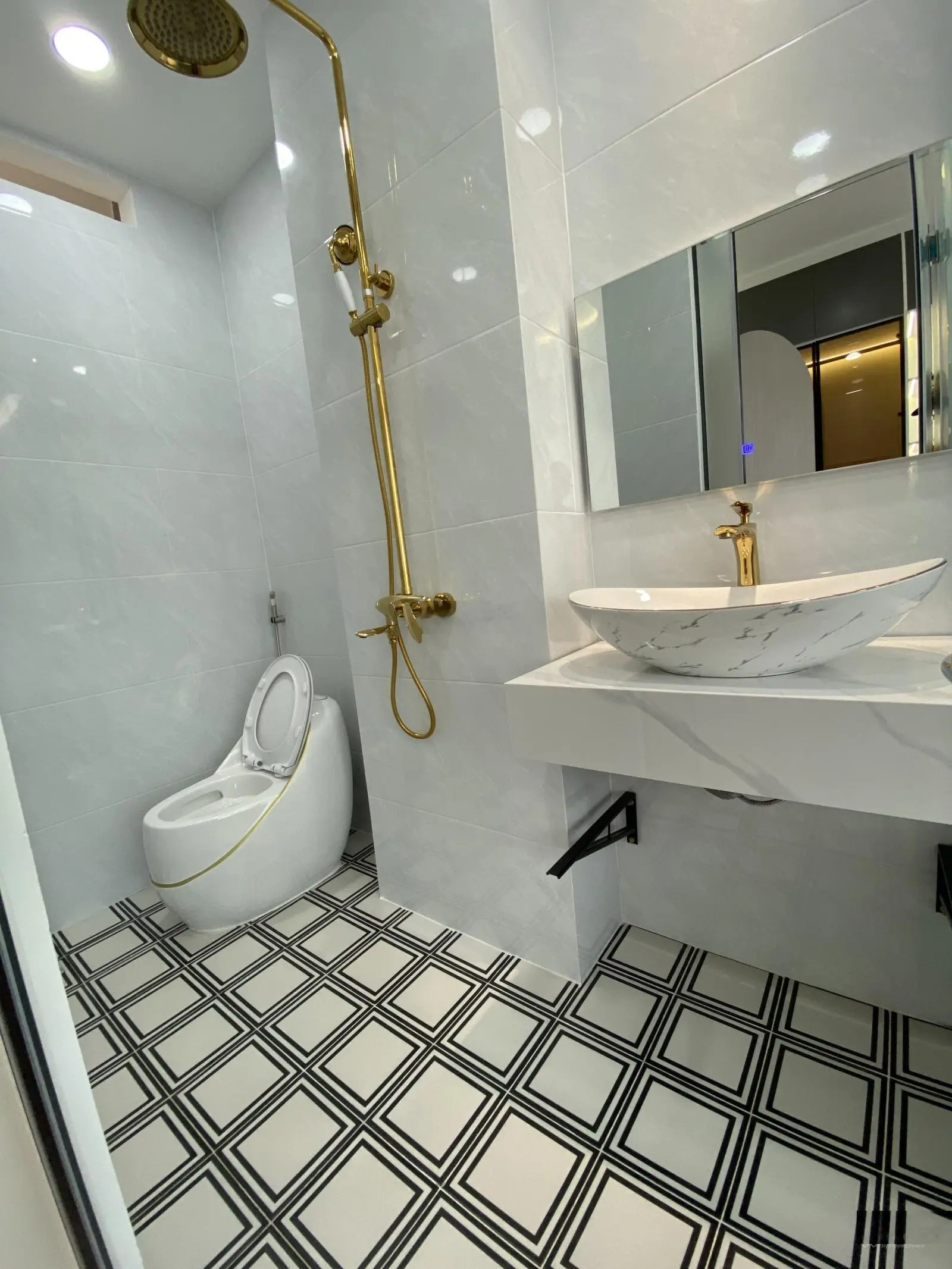 Chính chủ bán nhà thạnh xuân quận 12 dt 4x20 xây 3 lầu đường ô tô thông giá 6tỷ950