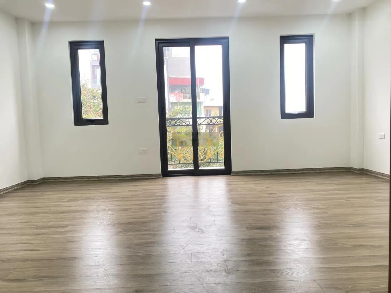Siêu phẩm phố trạm long biên. vị trí kim cương sát đường cổ linh, cầu vĩnh tuy chủ nhiệt b,,án
