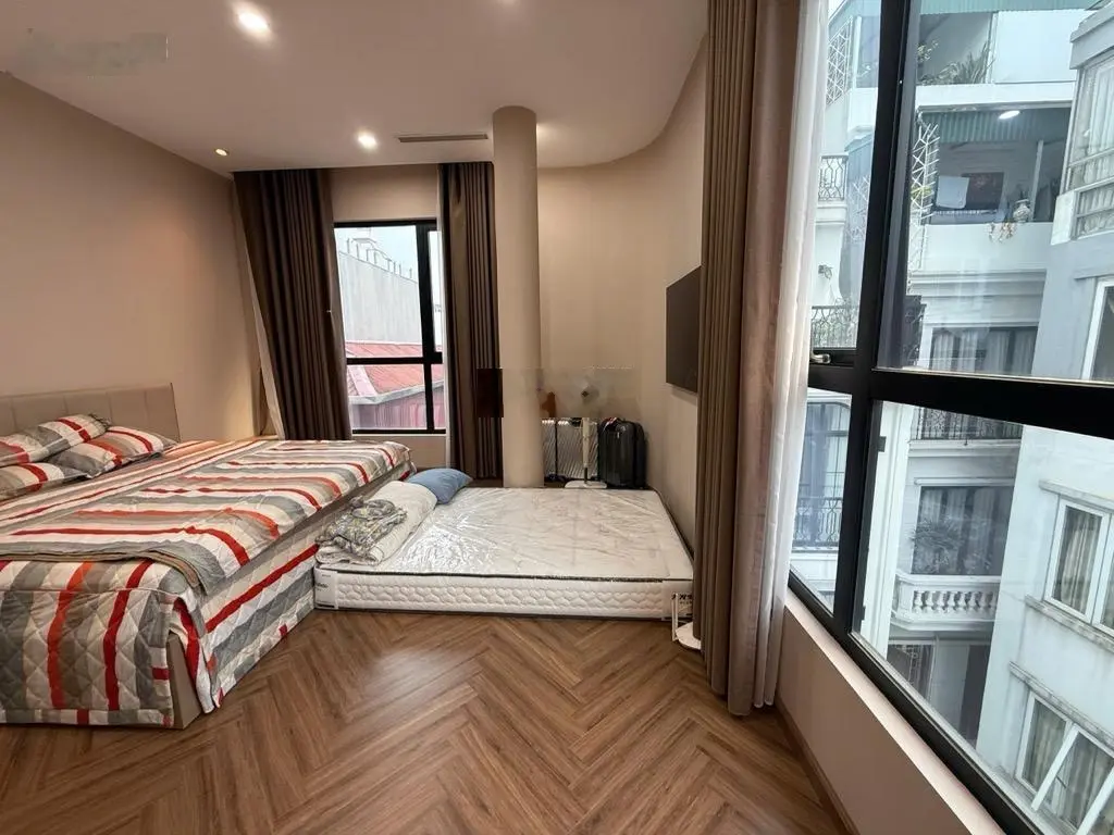 Đỉnh cao lý nam đế - một nhà ra phố - oto đỗ cửa - 3 thoáng - full nội thất cao cấp - thang máy