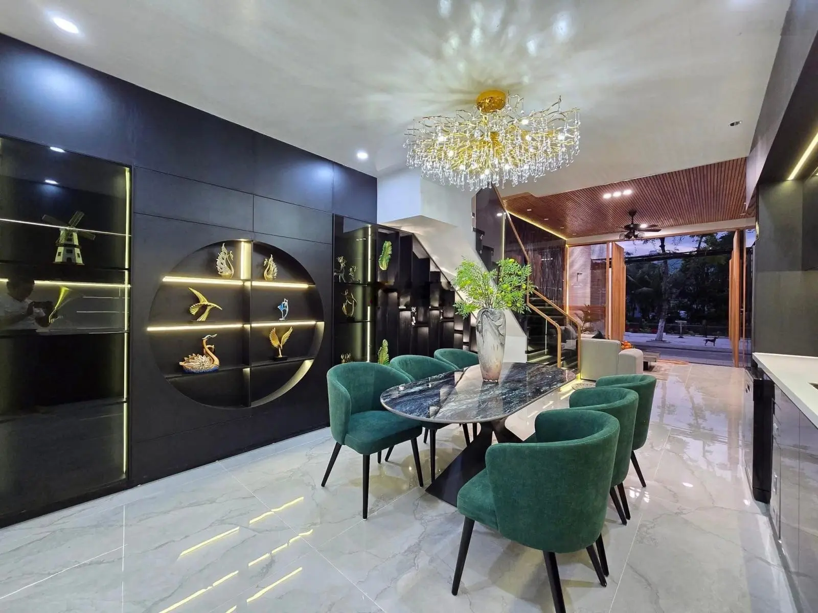 Nhà 3 tầng mt đường chúc động hoà minh.lc