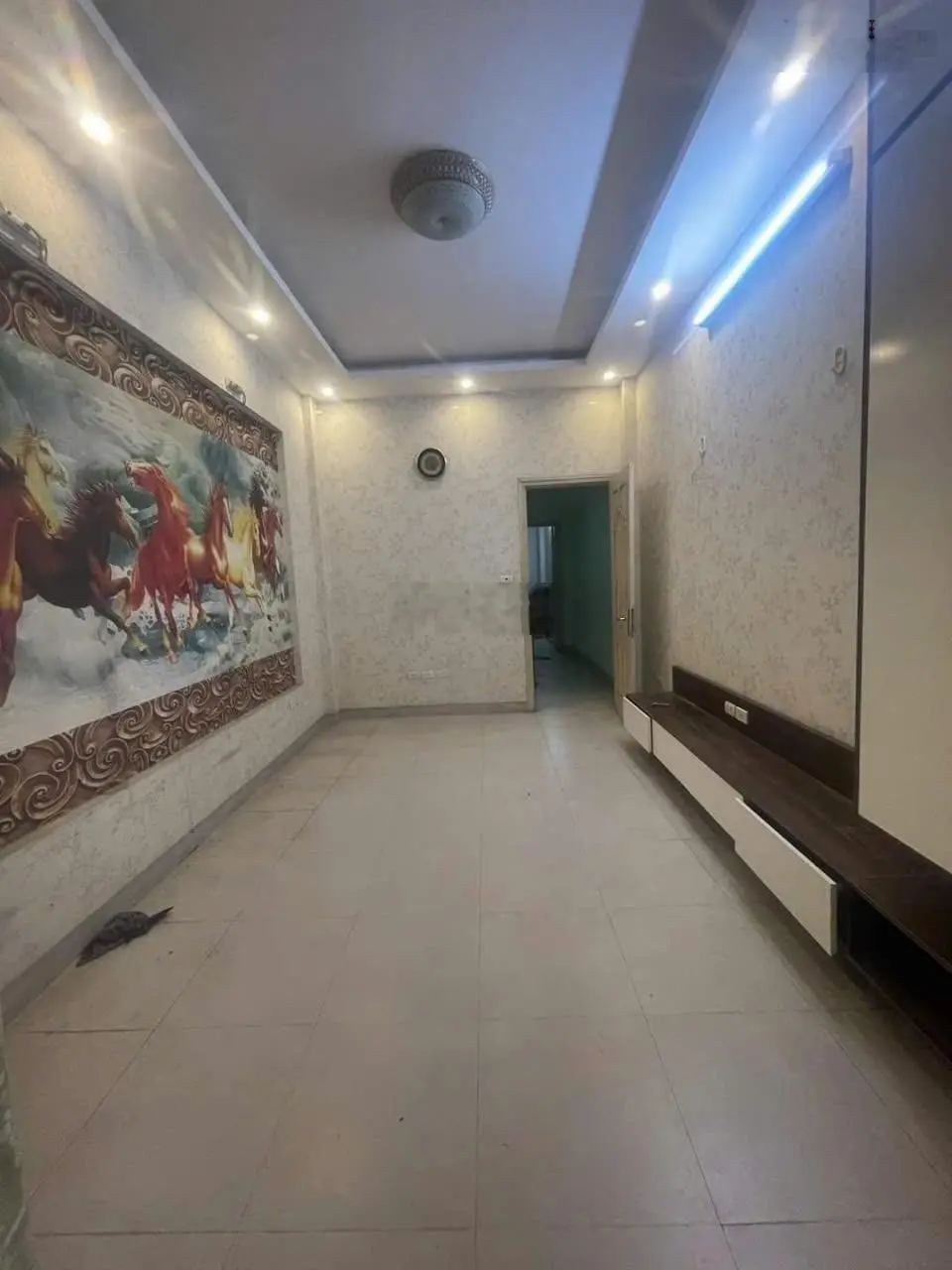 Phố 8.3 Quỳnh Mai 41m2 5 tầng, ô tô, vỉa hè, kinh doanh