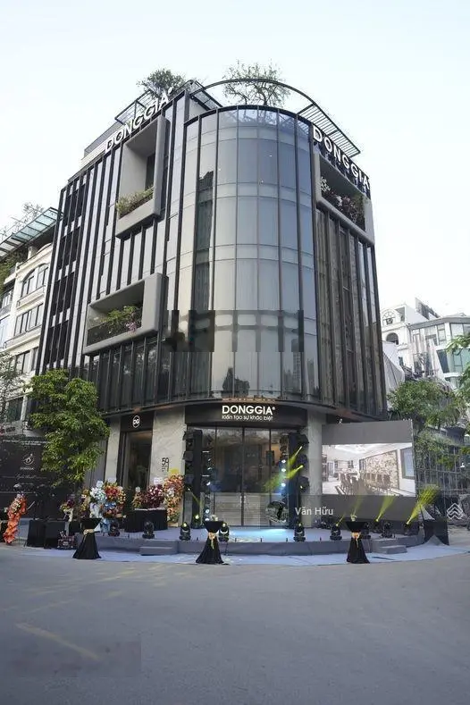 Tòa nhà góc 2 mặt tiền Nguyễn Du, Quận 1 - DT: 15x20m - hầm 9 tầng - HĐT: 600 triệu - giá: 150 tỷ