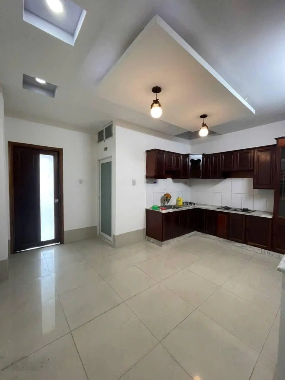 Cô Hà đi Úc cần bán gấp nhà Nguyễn Văn Đừng-Q5, gần bệnh viện An Bình. 3tỷ280 đang cho thuê 27triệu
