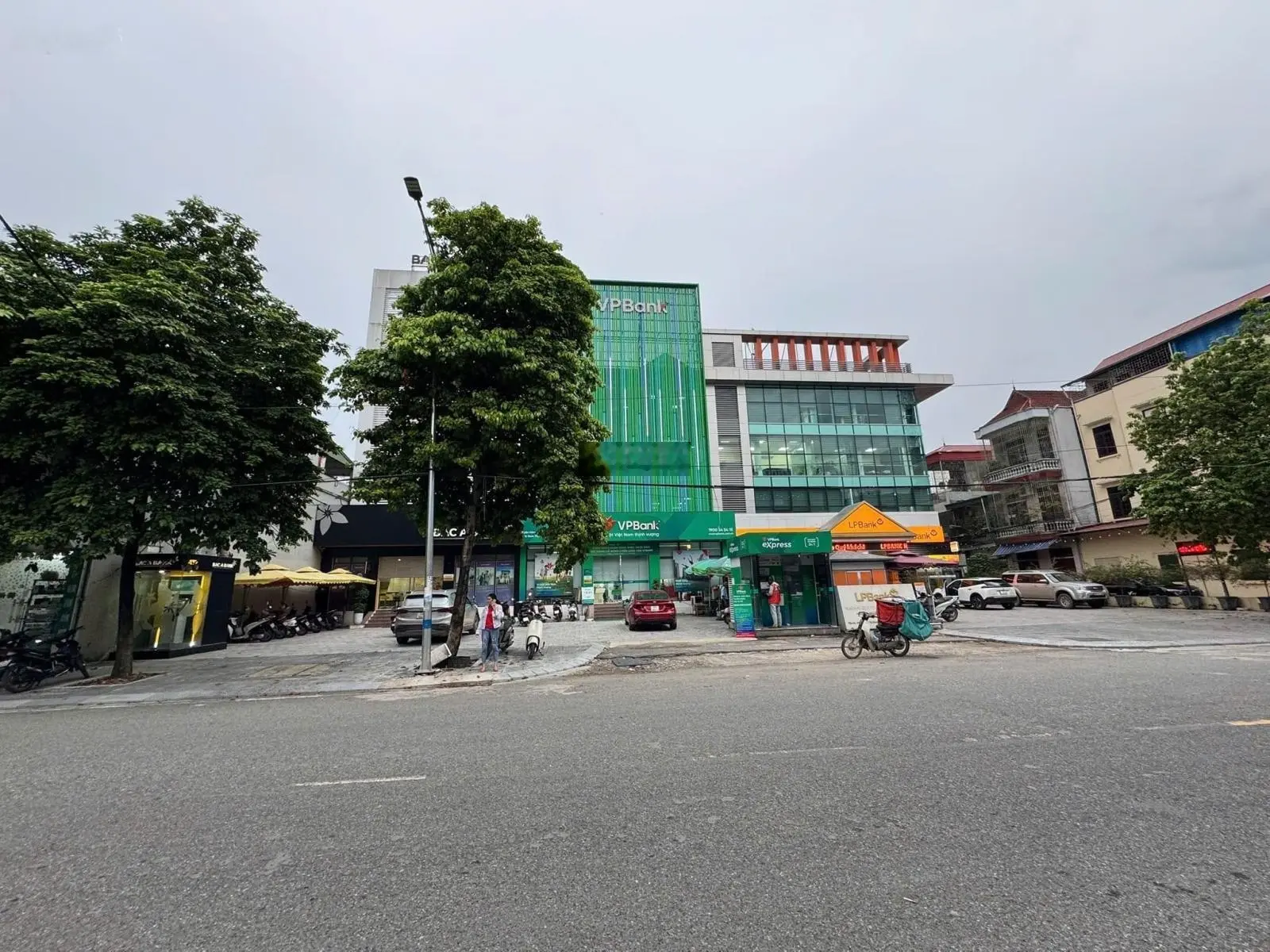 Bán nhà mặt phố Cù Chính Lan - mặt phố Hai Bà Trưng 1895m2 mặt tiền 34m. Lô góc 3 mặt cho thuê 300t