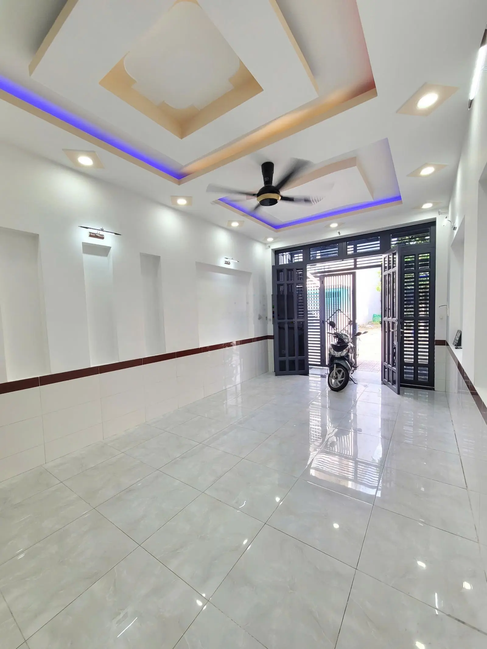 Bán nhà 1 trệt 2 lầu KDC Gần Làng Học ngang 4x16m chỉ 4ty3 TL, Đường Nhựa 13m vỉa hè cây xanh
