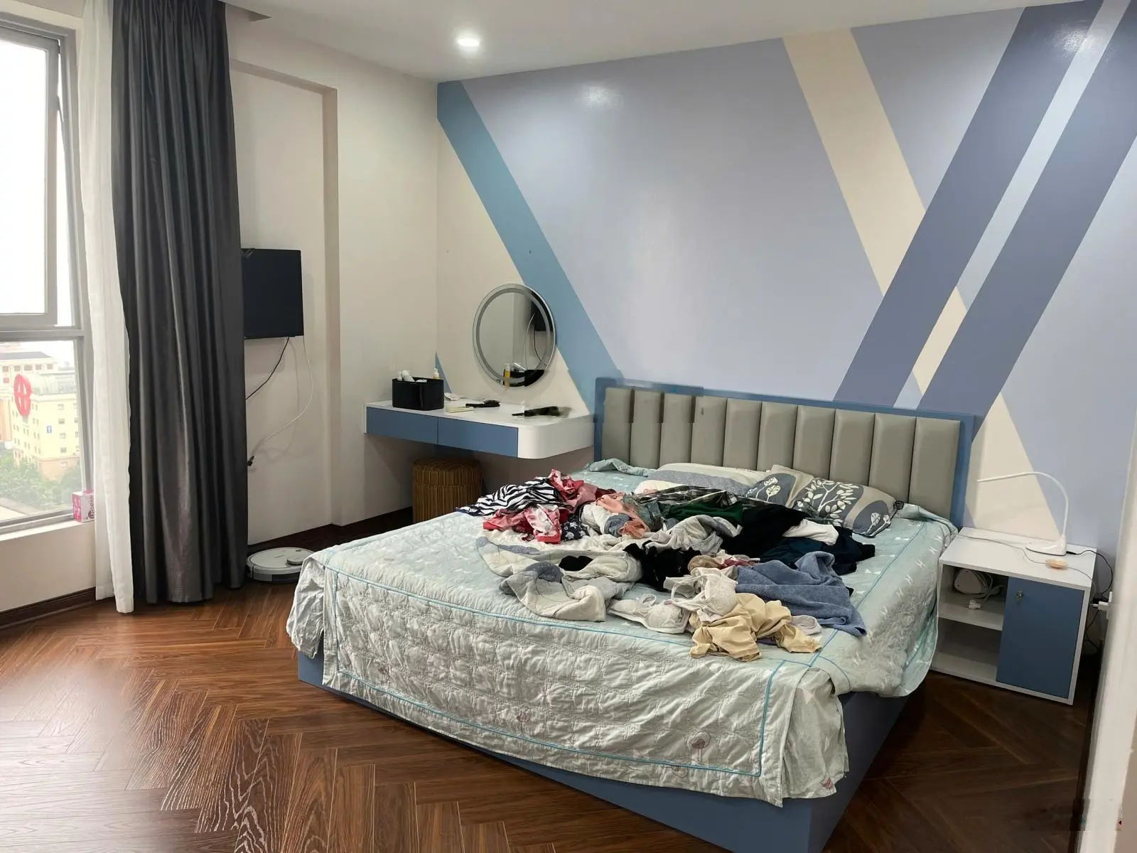 Gia đình chuyển lên căn to hơn cần bán căn hộ 76,4m2 chỉ mang đi đồ điện tử, bao toàn bộ thuế, phí.