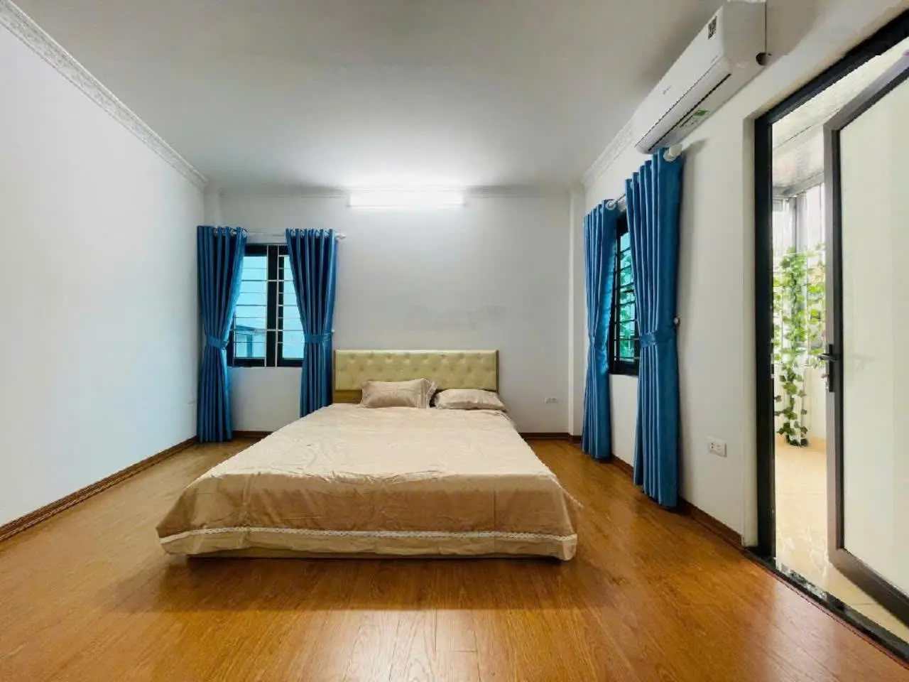 Bán gấp nhà phố Cự Lộc, 37m2 x 5 tầng, 5,85 tỷ