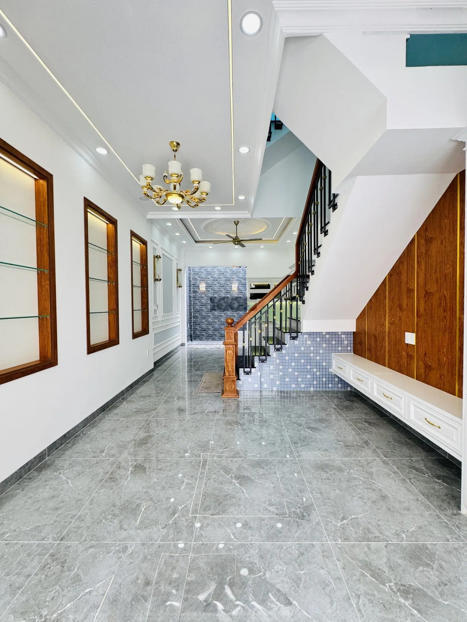 Nhà mới Tặng nội thất Đối diện Vạn Phúc City, Đường Ô tô Kinh doanh buôn bán, SHR Vào Ở ngay.