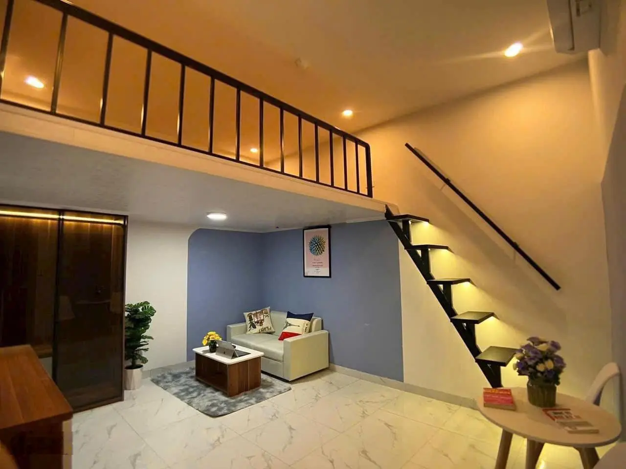 Bán tòa CHDV tại Thanh Xuân cạnh Royal City 96m2x8T, ô tô, view hồ cho thuê 150tr/ tháng