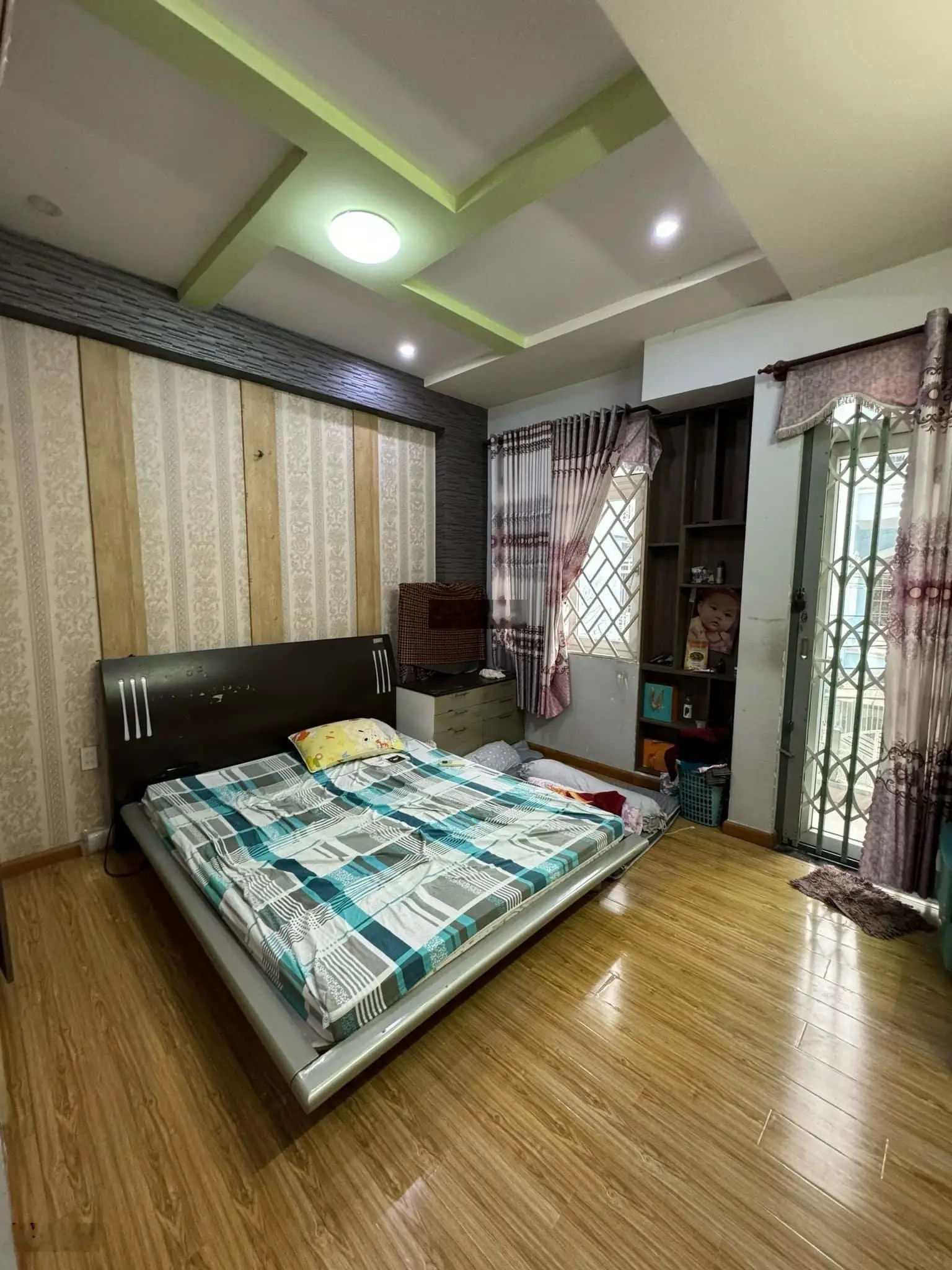 Phan Huy Ích - Tân Bình - ôtô đậu cửa vào nhà - nhà đẹp 4 tầng - sổ vuông - 8,2 tỷ