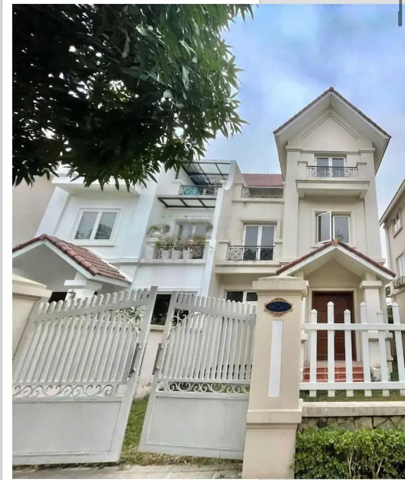 Cô của em cần bán Biệt thự song lập khu Bằng Lăng 3 DT 226m2.