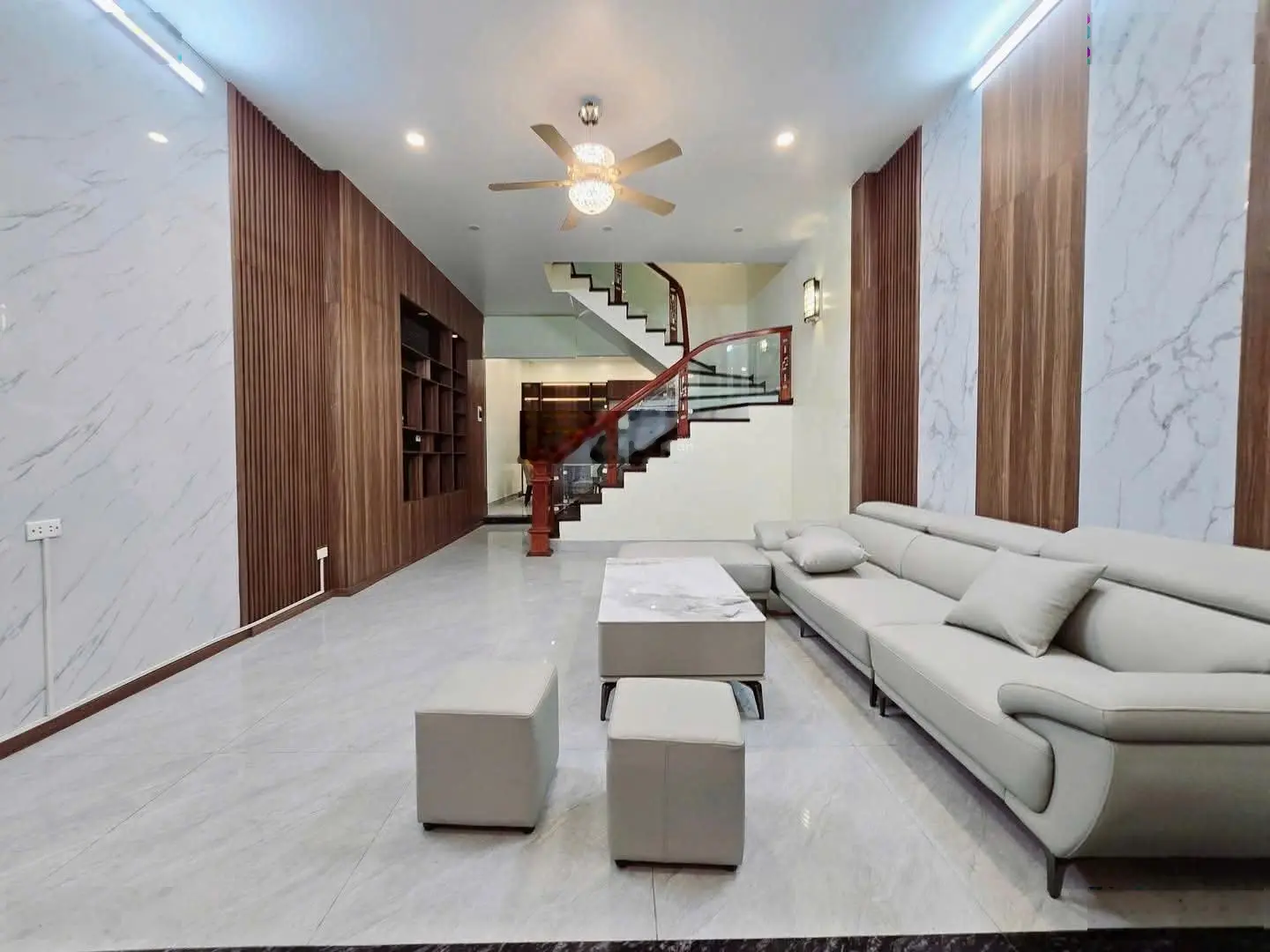 Nhà riêng Vũ Trọng Phụng ô tô đỗ cửa, lô góc 2 thoáng, sổ nở hậu, full nội thất, không quy hoạch