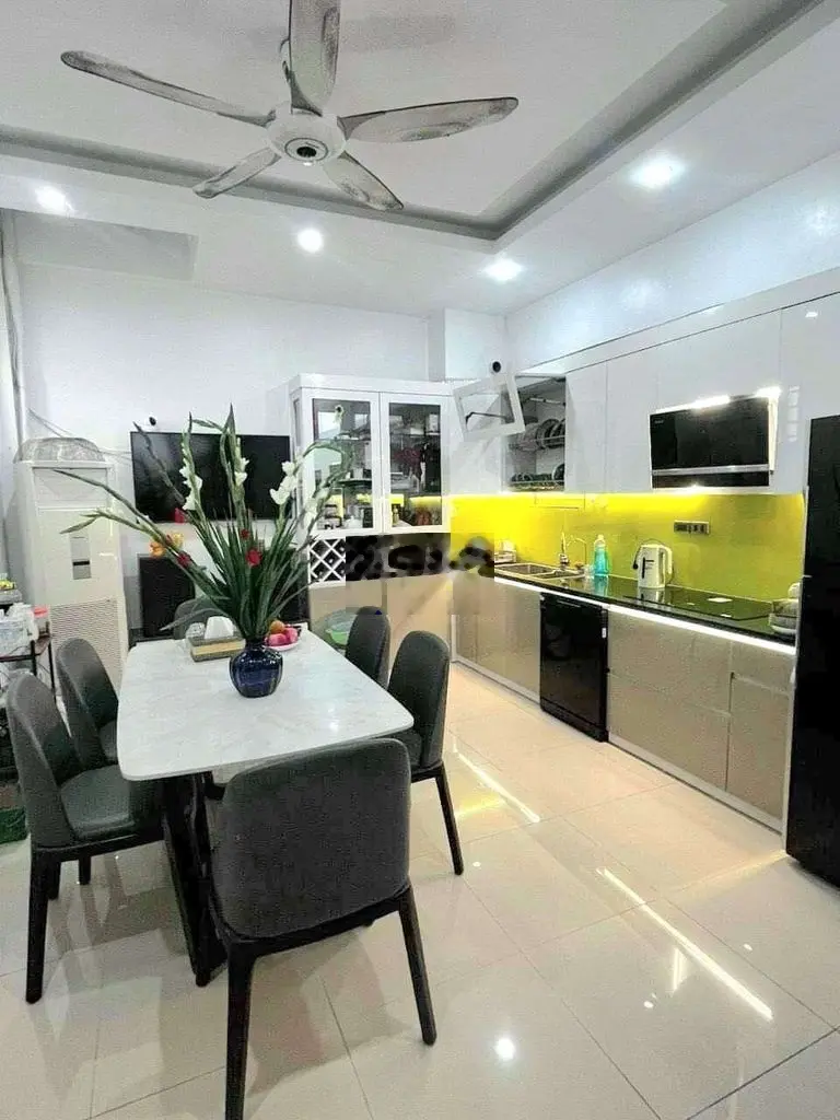 Bán nhà Phú Diễn Bắc Từ Liêm 5 tầng xây mới nhỉnh 4 tỷ