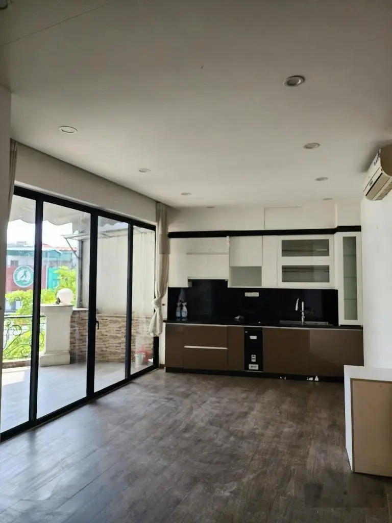 Mặt phố - Trần Khát Chân - kinh doanh đỉnh - vỉa hè rộng - thang máy