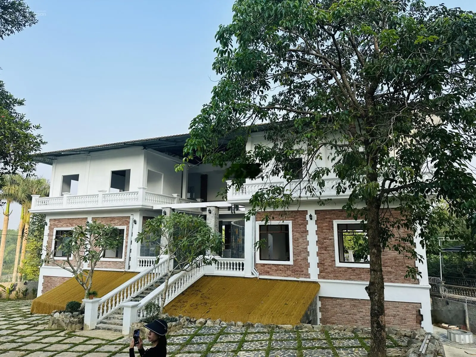 Biệt phủ xây dựng kiến trúc cổ điển pha lân hiện đại