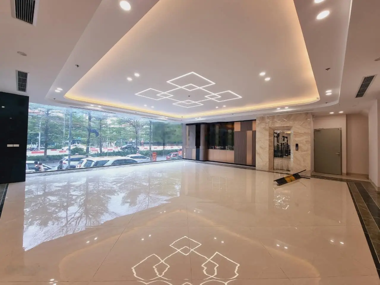 300m2 x 9 tầng, mặt tiền 14,5m mặt phố Vũ Tông Phan - gần ngã tư Sở - 160 tỷ
