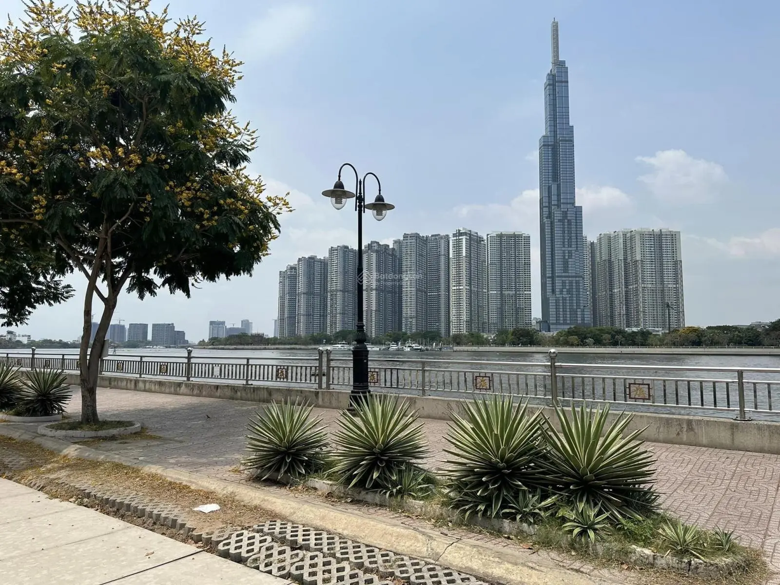 Biệt thự Trần Não Q2, lô góc 2 mặt thoáng, 360m2, 4 tầng, thang máy, tặng toàn bộ nội thất