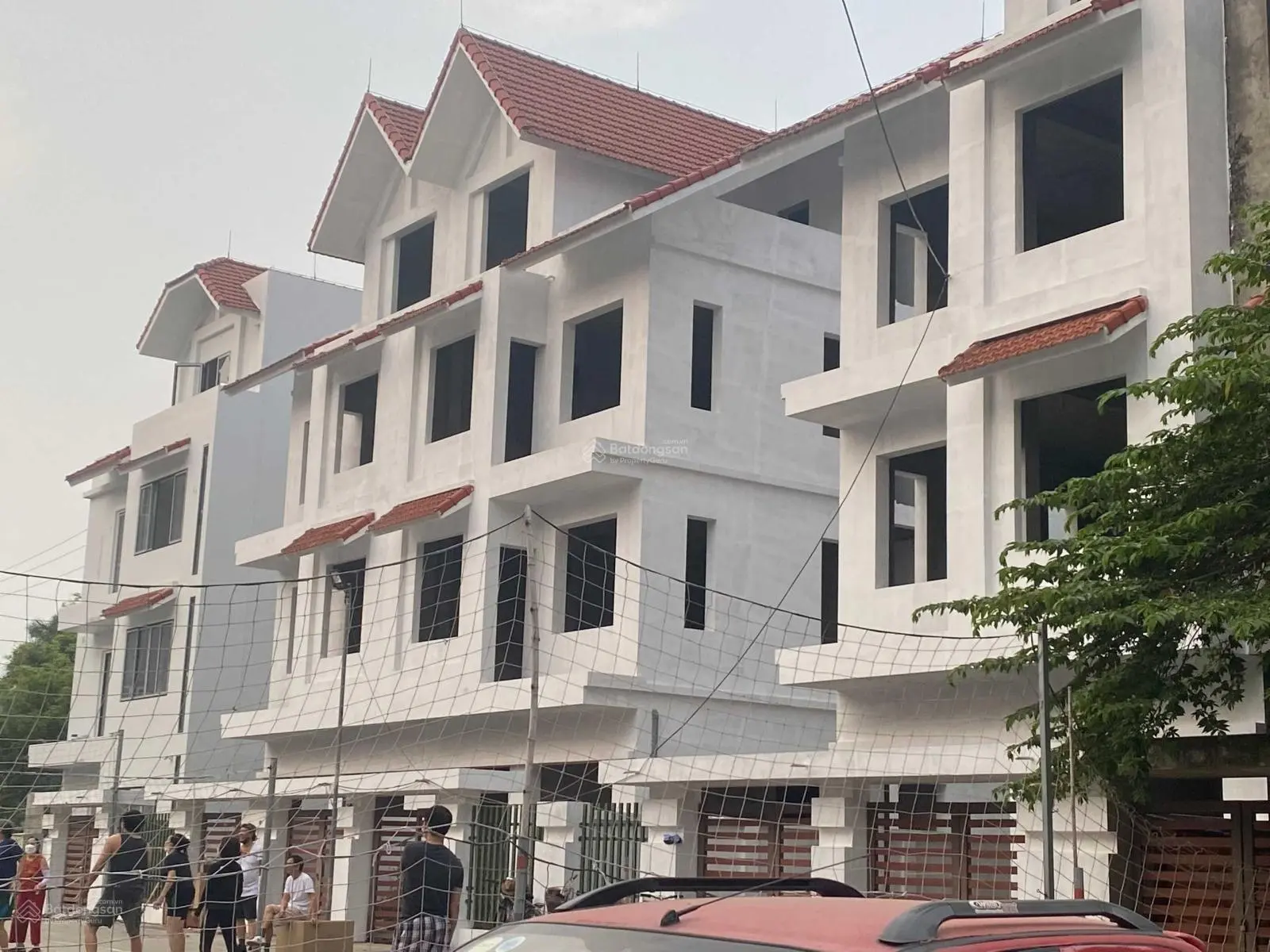 Chính chủ bán biệt thự 202m2 Bảo Tàng Hậu Cần, 23tỷ5 sổ đỏ cầm tay, vỉa hè 20m - kinh doanh sầm uất