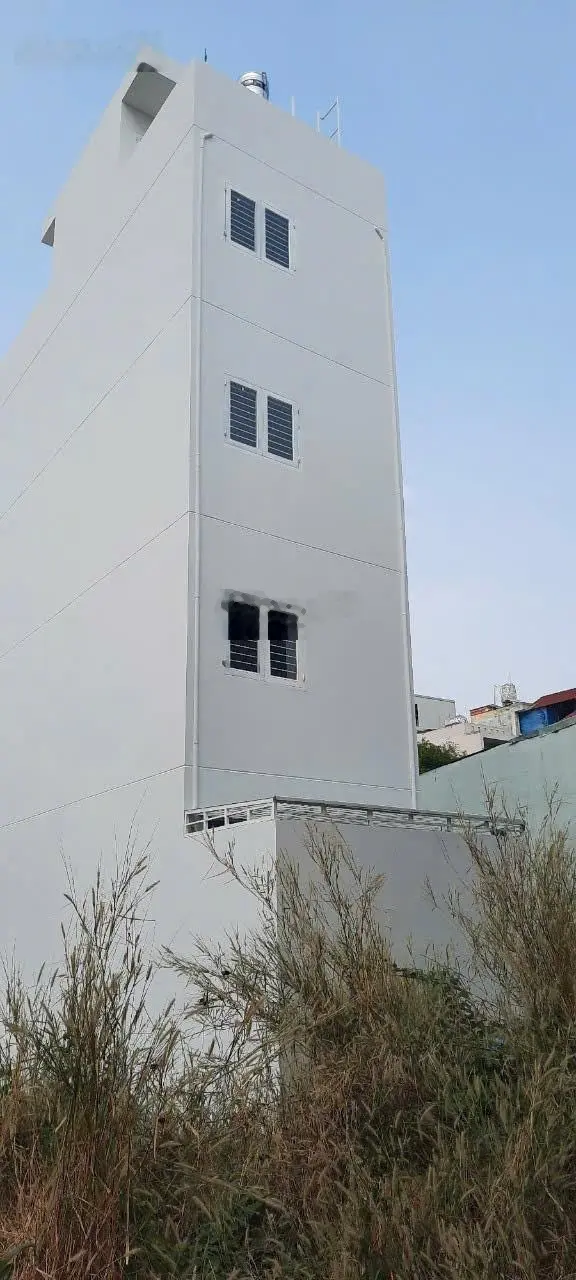 Bán nhà mới xây 5 tấm DT 4m x 15m, hướng Bắc, Bác Ái, P. Tân Thành