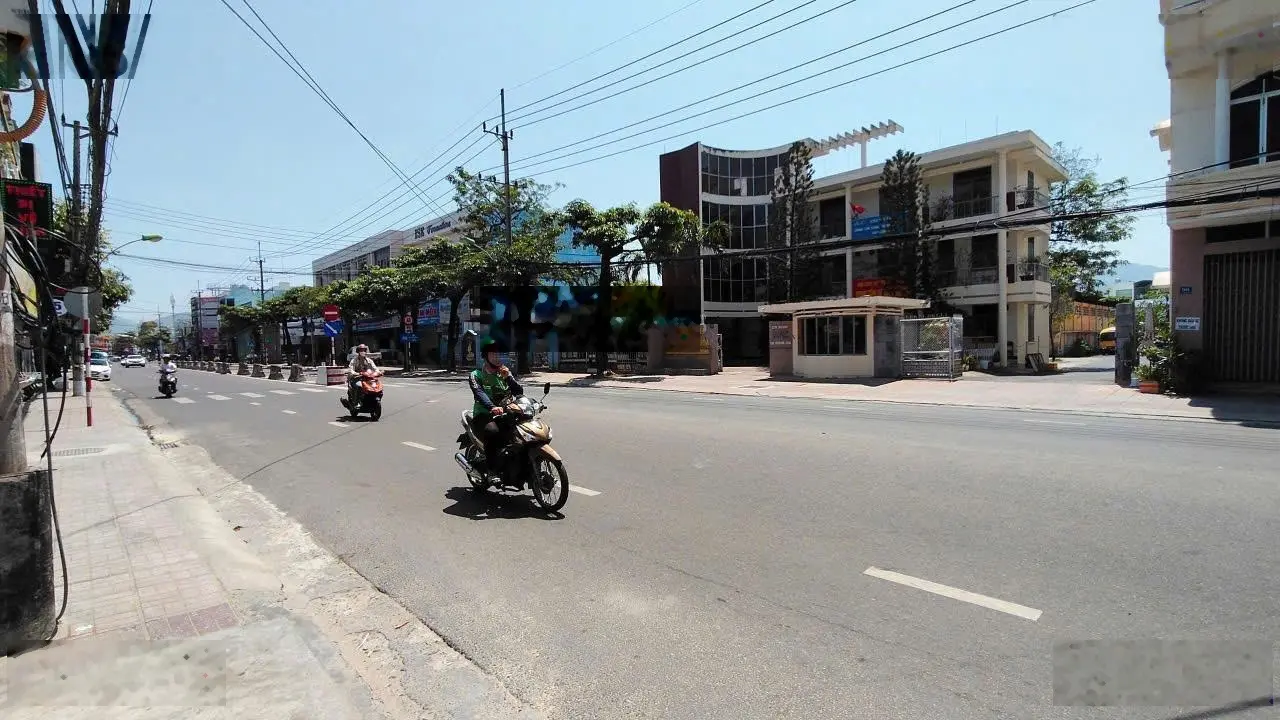 Bán đất tặng nhà còn dùng tốt- trung tâm nha trang hẻm ô tô tránh nhau