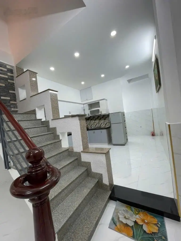 Bán nhà 3 tầng DT: 4x12,5m, TC 50m2 Trần Quang Diệu, Quận 3- khu vực buôn bán thời trang-giá 8,8 tỷ