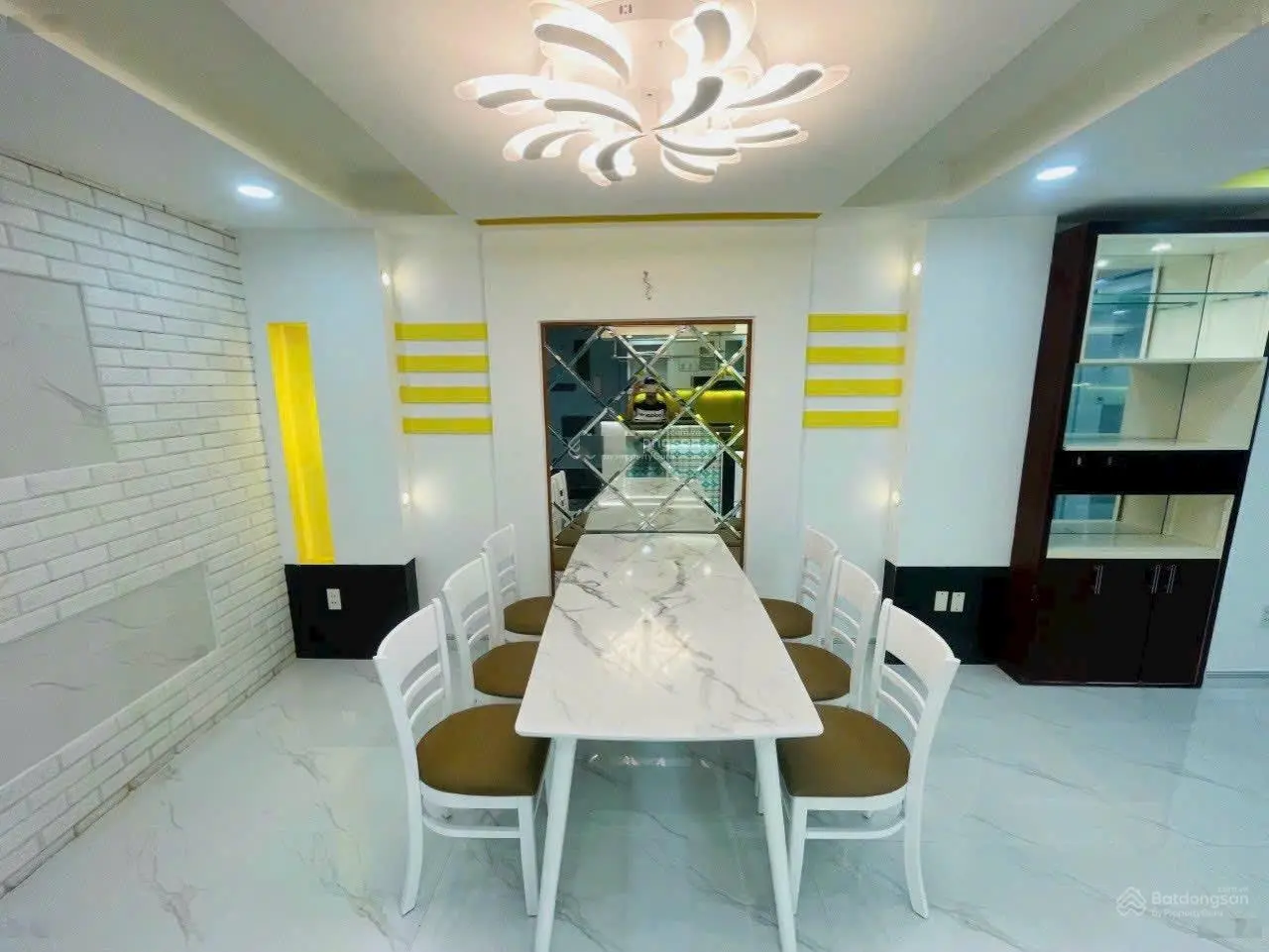 Nhà 5tầng, 40m2, xe tải vào nhà, đường Nguyễn Thiện Thuật,Q3, nhỉnh 9tỷ, liên hệ chính chủ