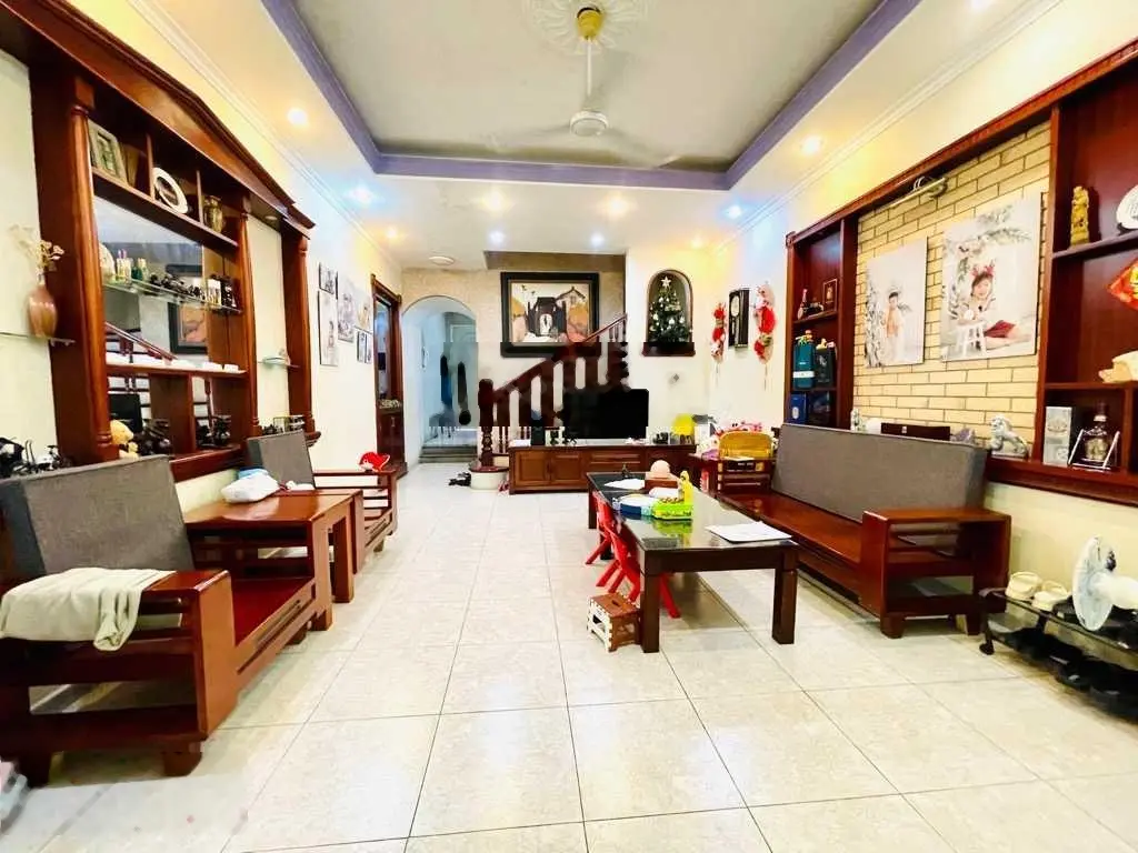 Bán Nhà Riêng - ngõ 663 Trương Định - Hoàng Mai ô tô 4 chỗ vào nhà - kinh doanh -dân cư đông đúc