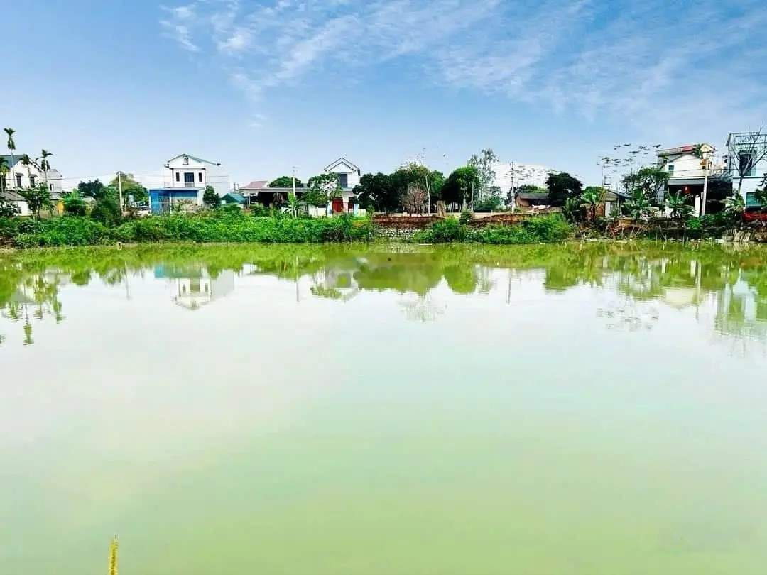 Giá rẻ kịch sàn, view hồ thoáng mát, đường thông hè thoáng